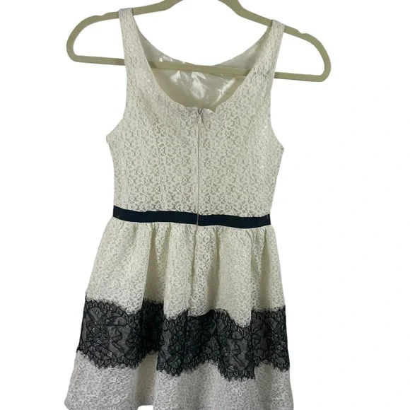Everleigh Sleeveless Cream Lace Dress with Black Lace Accents, XS - Picture 2 of 9